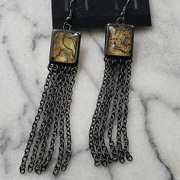 S🌷LE! 3/$10.  Art Deco Earrings - Picture 1 of 5